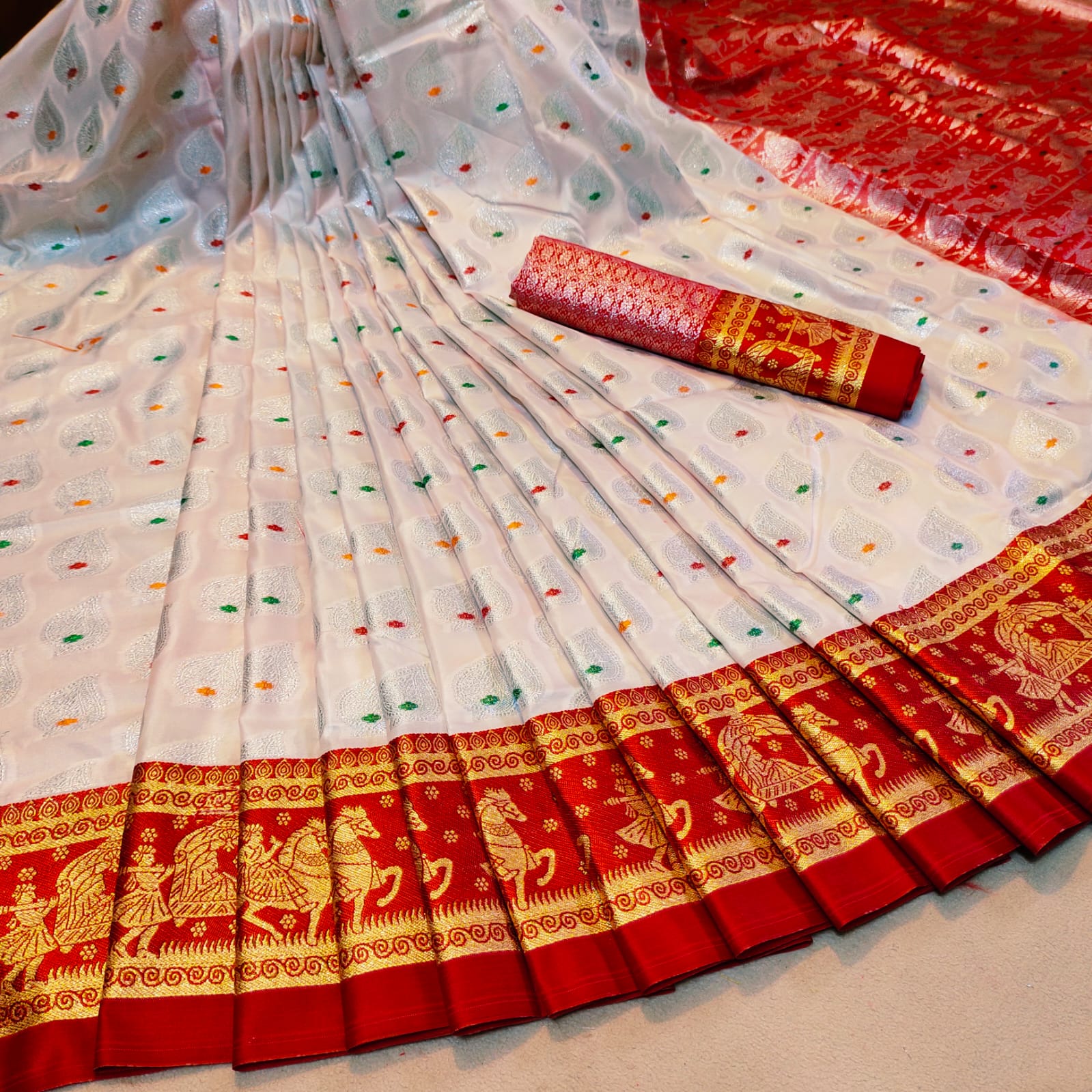 কাতান শাড়ি