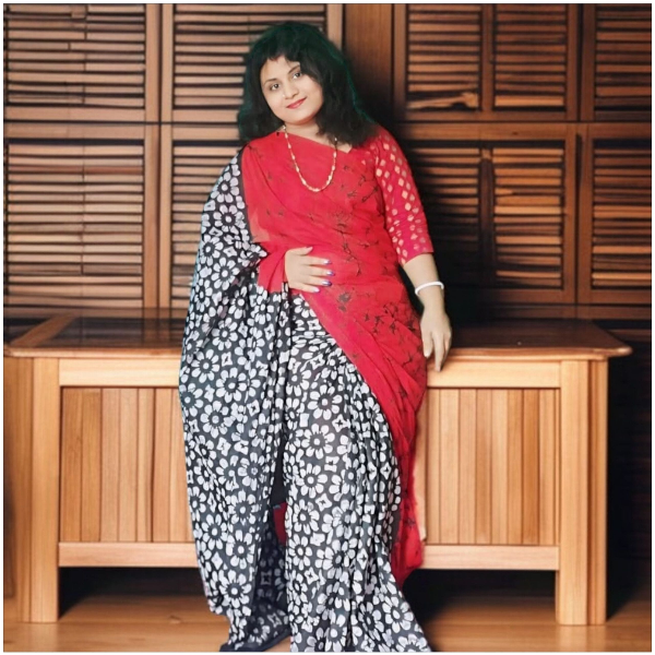 সুতি মোমবাটিক শাড়ি