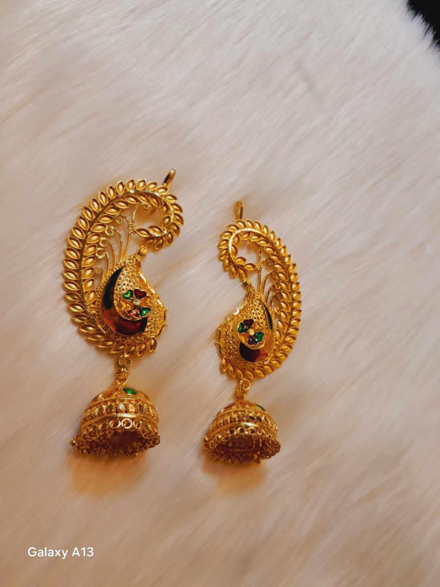 গোল্ড প্লেটেড মিনা করা কানের দুল