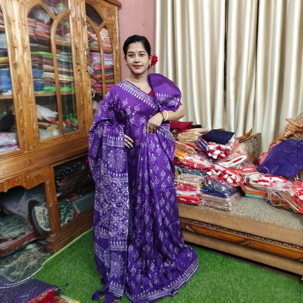 হাফসিল্ক প্রিমিয়াম বাটিক শাড়ি